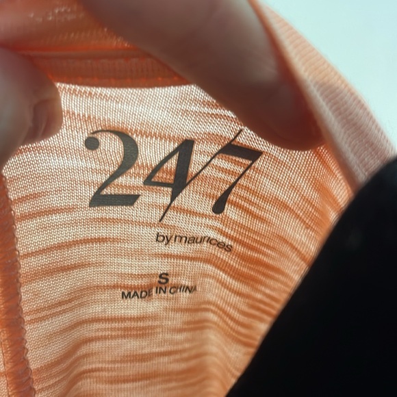 NWOT Maurices 24/7 Dawson V Neck Tee. Size Small. - Picture 5 of 6